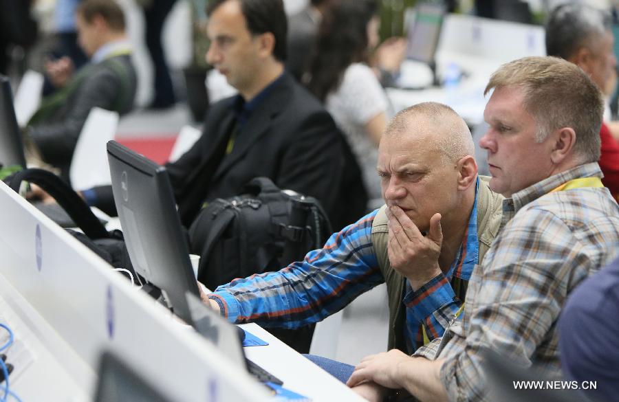 Two journalists from Russia work at the media center of the fourth summit of the Conference on Interaction and Confidence Building Measures in Asia (CICA) in east China's Shanghai, May 21, 2014. The fourth CICA summit began in Shanghai on Wednesday morning. (Xinhua/Pei Xin)