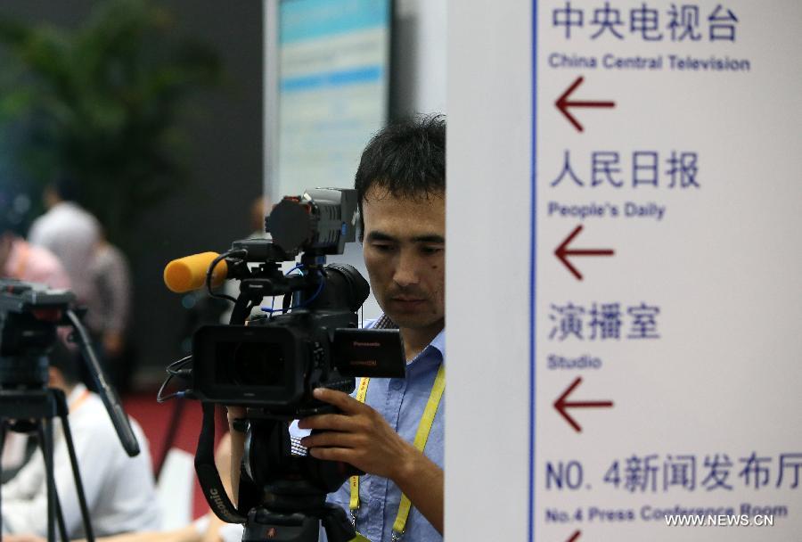 A journalist from Kirgizstan works at the media center of the fourth summit of the Conference on Interaction and Confidence Building Measures in Asia (CICA) in east China's Shanghai, May 21, 2014. The fourth CICA summit began in Shanghai on Wednesday morning. (Xinhua/Pei Xin) 
