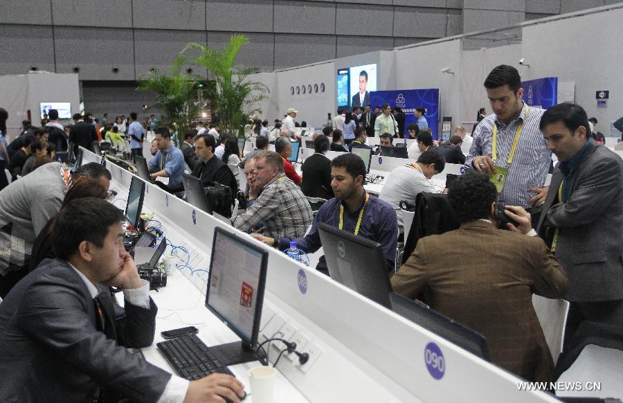 Journalists work at the media center of the fourth summit of the Conference on Interaction and Confidence Building Measures in Asia (CICA) in east China's Shanghai, May 21, 2014. The fourth CICA summit began in Shanghai on Wednesday morning. (Xinhua/Chen Fei) 