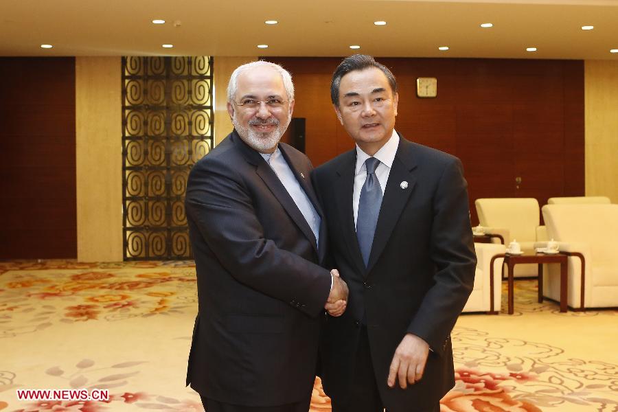 Chinese Foreign Minister Wang Yi (R) meets with his Iranian counterpart Mohammad Javad Zarif in Shanghai, east China, May 21, 2014. (Xinhua/Zhang Yuwei) 