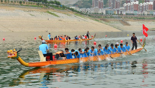 Locals prepare for upcoming Dragon Boat Festival in C China 