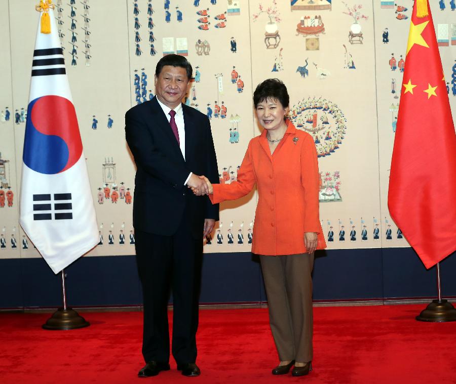 Chinese President Xi Jinping (L) and South Korean President Park Geun-hye jointly meet journalists after their talks in Seoul, South Korea, July 3, 2014. (Xinhua/Yao Dawei)