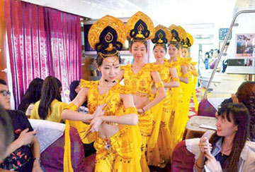 Dunhuang-themed train starts maiden journey