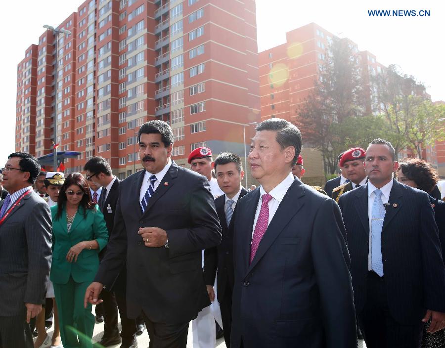 Chinese President Xi Jinping (R Front), accompanied by his Venezuelan counterpart Nicolas Maduro (2nd R Front), visits a housing project in Caracas, capital of Venezuela, July 21, 2014. (Xinhua/Lan Hongguang)