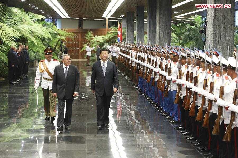 Chinese President Xi Jinping (C) attends a welcoming ceremony held by Cuban President Raul Castro (1st L Front) in Havana, capital of Cuba, July 22, 2014. (Xinhua/Ding Lin)