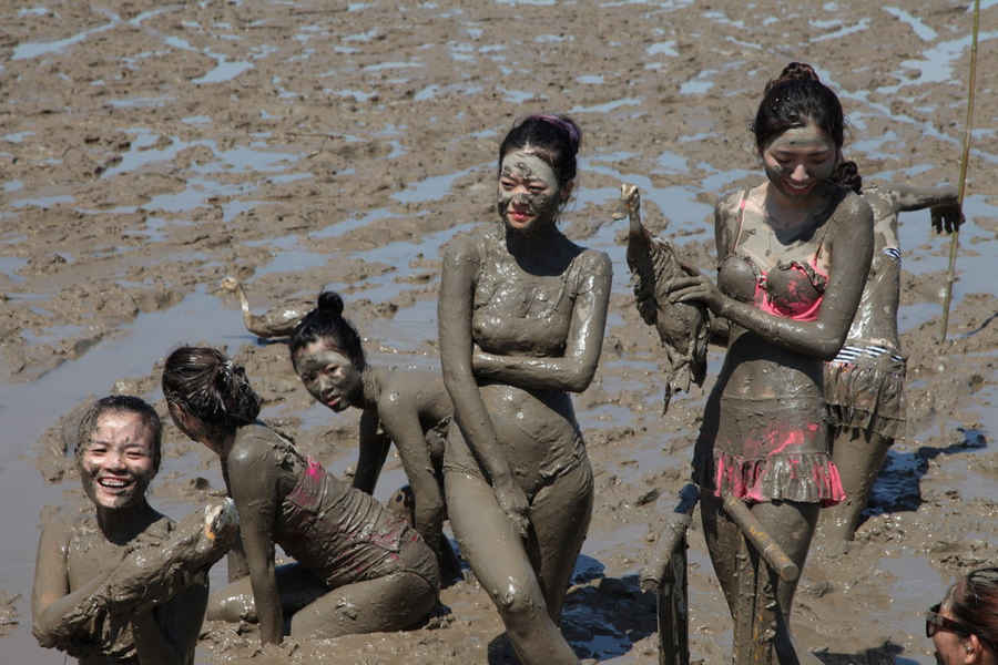 Lesbian mud bath