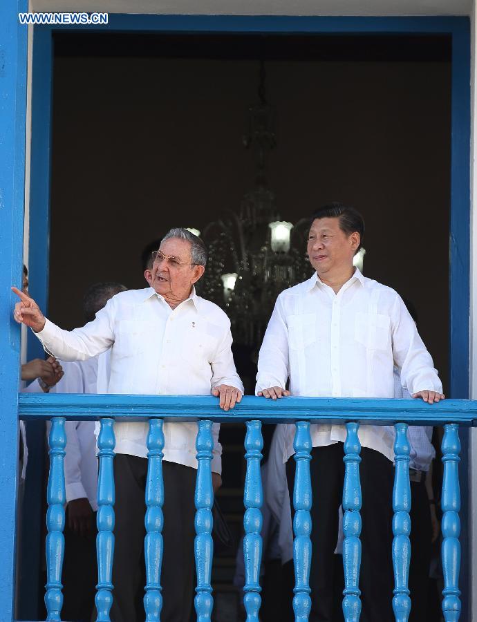 Chinese President Xi Jinping (R), with the accompany of Cuban leader Raul Castro, visits the municipal government of Santiago de Cuba, the Cuban "Heroic City," July 23, 2014. Xi visited Santiago de Cuba, the second largest city of Cuba, on Wednesday. (Xinhua/Lan Hongguang)
