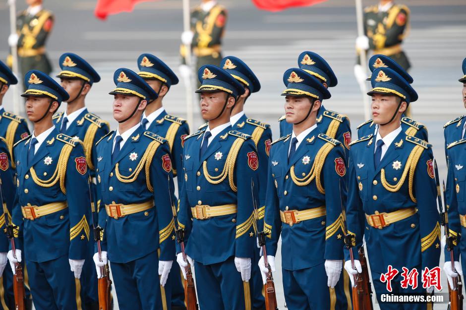 Guard of Honor of PLA shows up in new uniform (8) - People's Daily Onl...