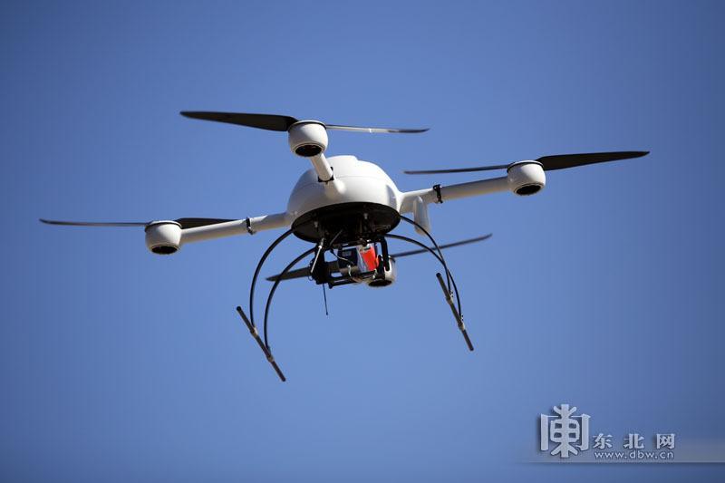 Police uses UAV to do aerial reconnaissance. (dbw.cn/Bai Linhe, Lei Lei)