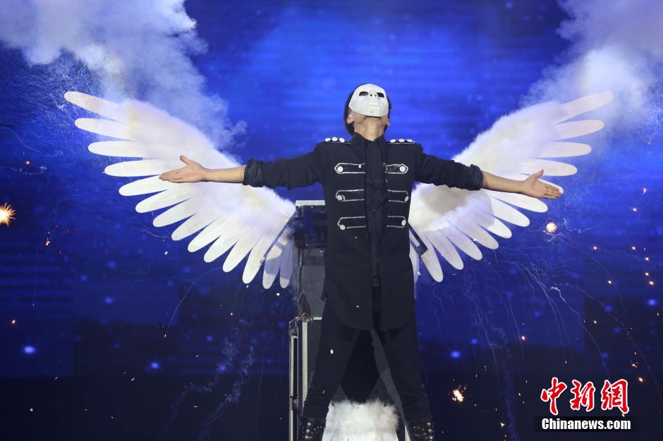 A magician from central China's Henan province performs Colorful Peace Dove in the contest on the night of Oct. 15, 2014. (CNS/Zhao Hui)