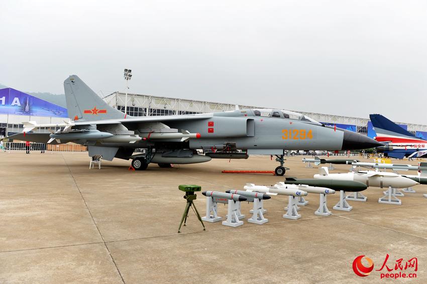 chineseairforcelaunchesvarietyofaircraftatairshowchina20143