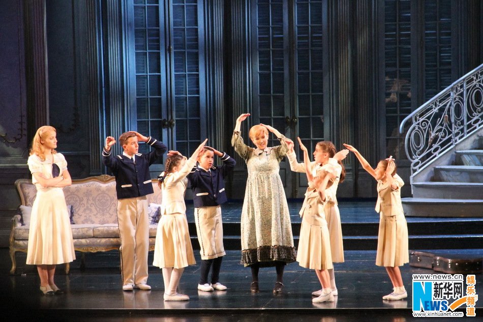 Broadway comedy “The Sound of Music” came to stage in Beijing Expo Center, on Dec. 10, 2014. This musical play will last from Dec. 10 to Dec. 21, 2014. (Photo source: Xinhuanet.com)