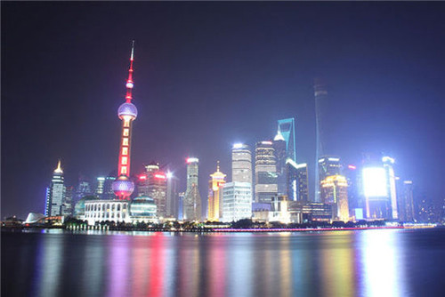 Take an evening Huangpu River cruise at Shiliupu Pier to see a panoramic night view of the Bund; the cruise will take about 50 minutes. When you finish the river cruise you can also take a walk along the Bund and experience the dazzling nightlife in Nanjing Road. Or go to the Yuyuan Garden to appreciate the ancient buildings and beautiful views of the garden.