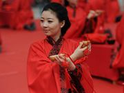 Ancient-style wedding ceremony held in Anhui 