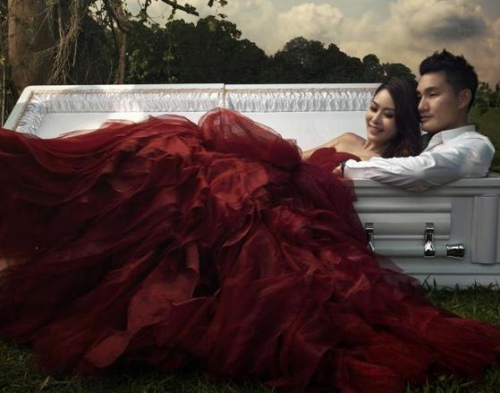 Odd news: Singaporean couple takes wedding photos with a coffin