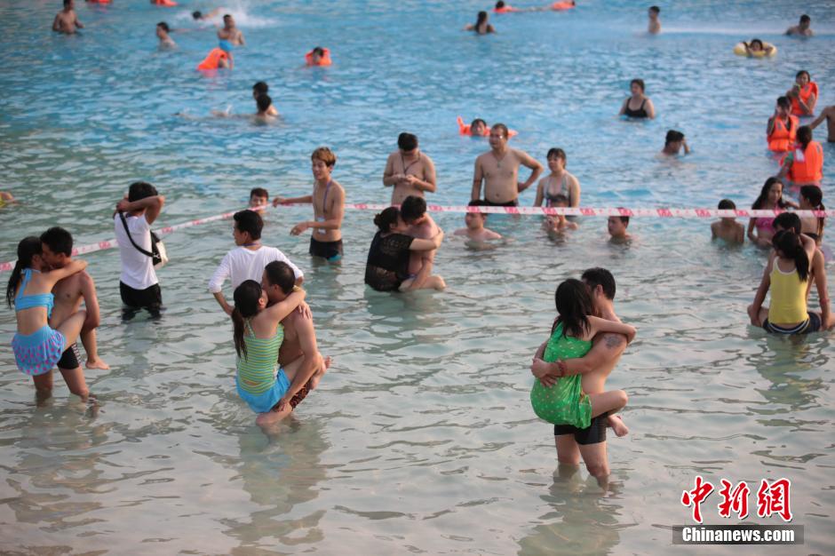 Nude shows in Nanning