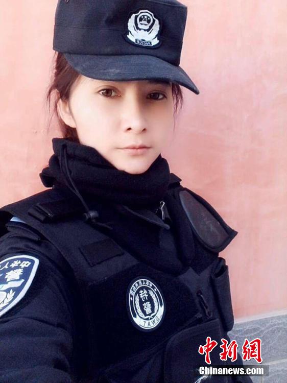 Photos Of Beautiful Policewoman Become Online Hit 2 People S Daily Online