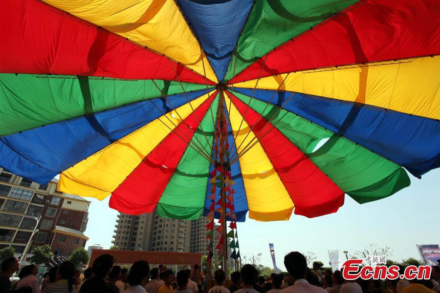 China Breaks Guinness World Record For Largest Umbrella People s