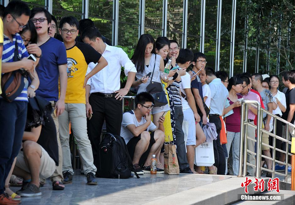 New couples register for marriage in long queues on Qixi 