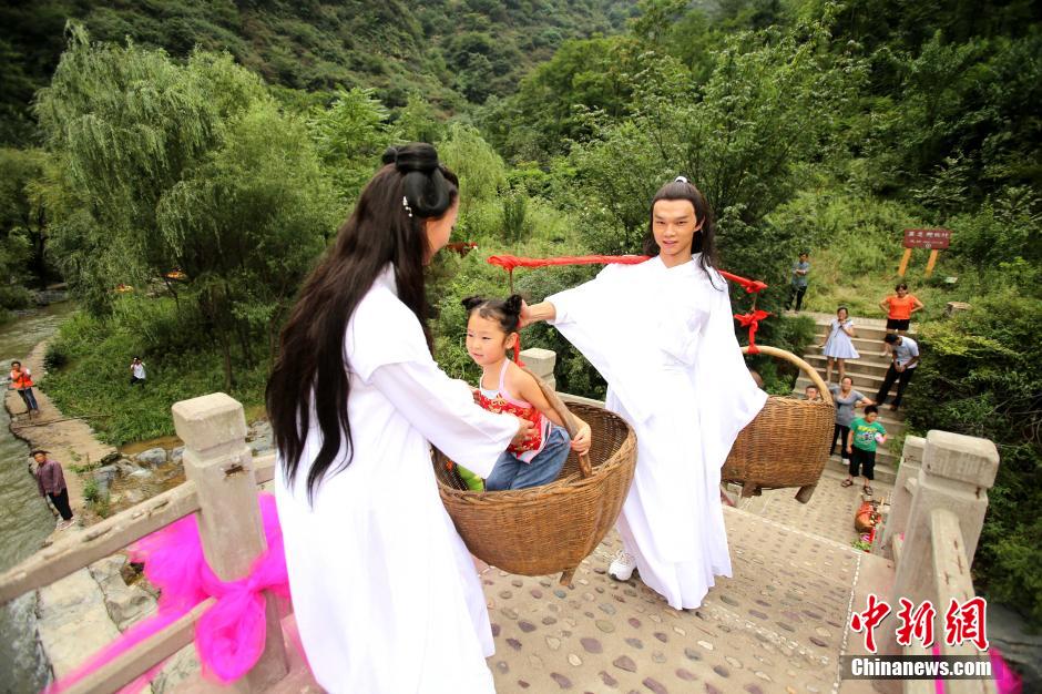 Chinese couple dresses up as cowherd and weaver girl on Chinese Valentine’s Day