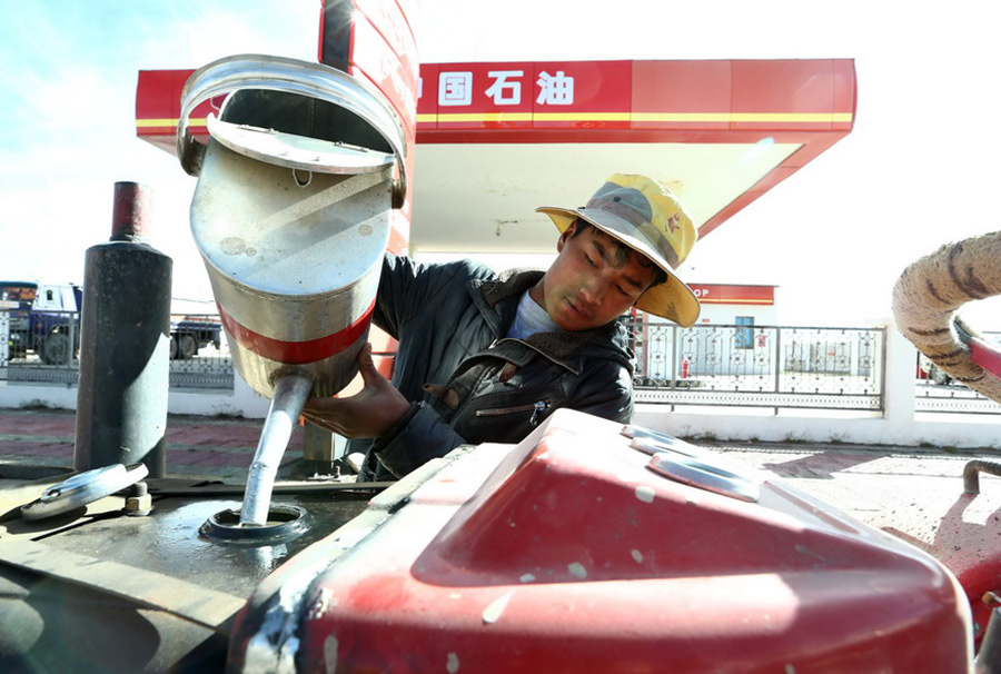 The world’s highest gas station in Tibet