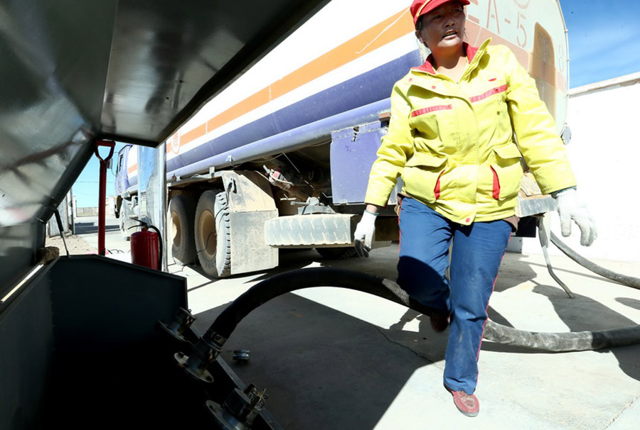 The world’s highest gas station in Tibet