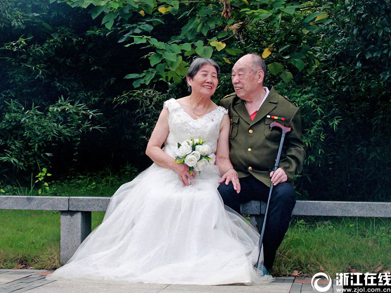 Veterans realize  dream of taking wedding photos