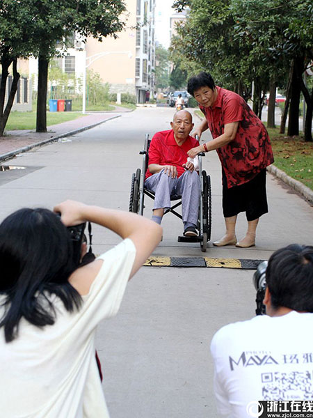 Veterans realize  dream of taking wedding photos