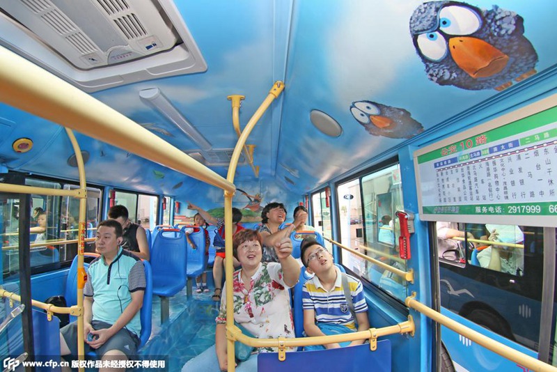 Bus with ocean themed 3D painting debuts in Shandong