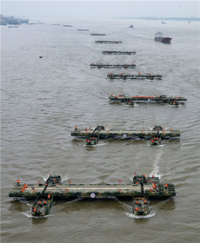 PLA builds 500m pontoon bridge in 15 minutes