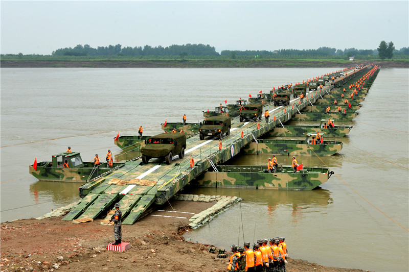 PLA builds 500m pontoon bridge in 15 minutes
