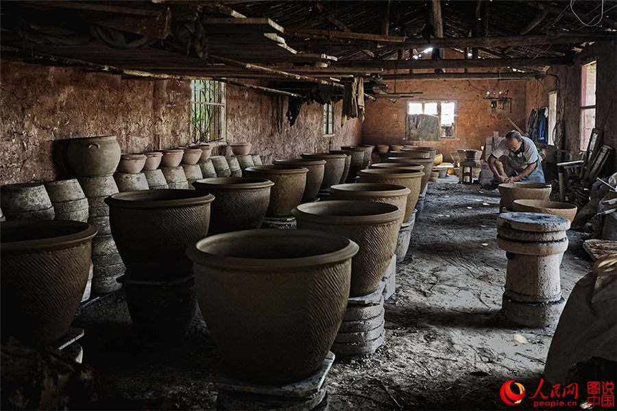 Traditional pottery workshop in Nanfeng