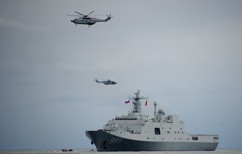 Chinese and Russian navies conduct joint landing drill