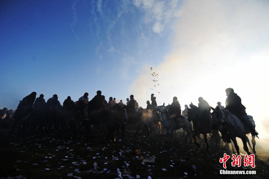 Traditional horse racing held in Tibetan Region