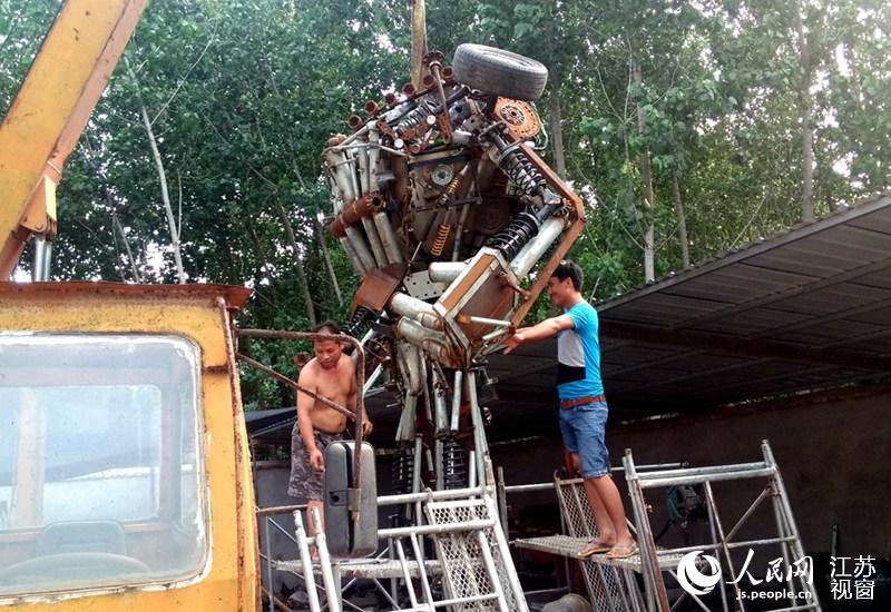 Father makes five-meter tall transformer for son