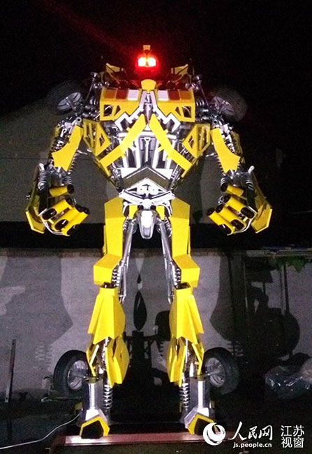 Father makes five-meter tall transformer for son