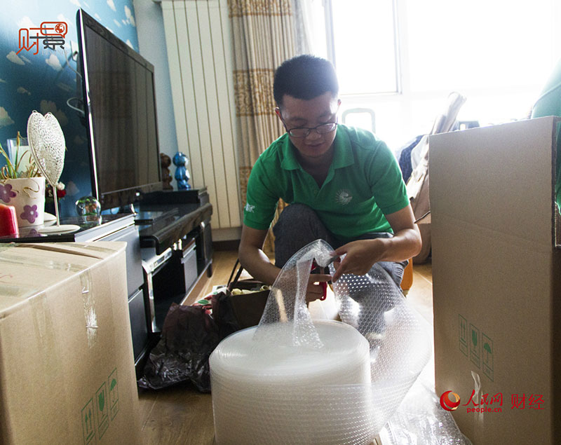 Two young entrepreneurs' joy and sorrow