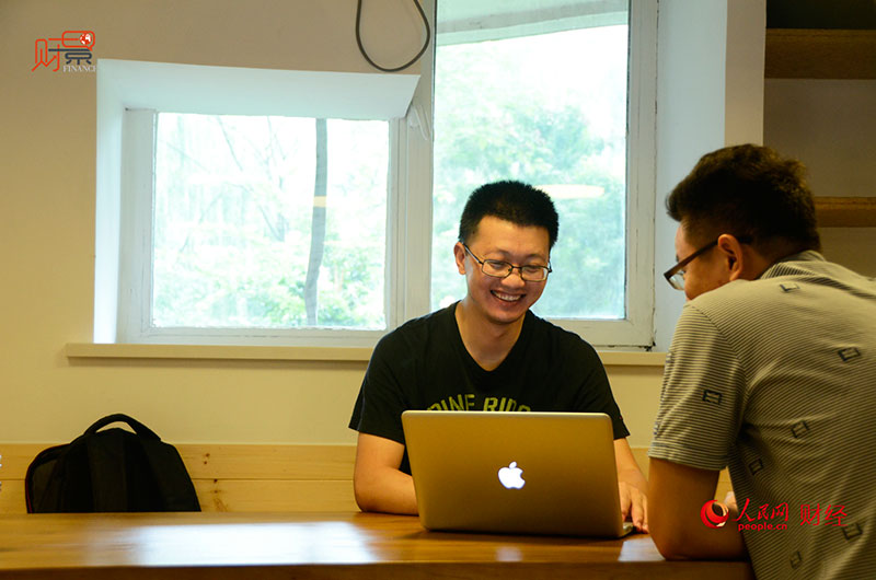 Two young entrepreneurs' joy and sorrow