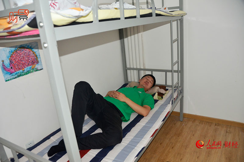 Two young entrepreneurs' joy and sorrow