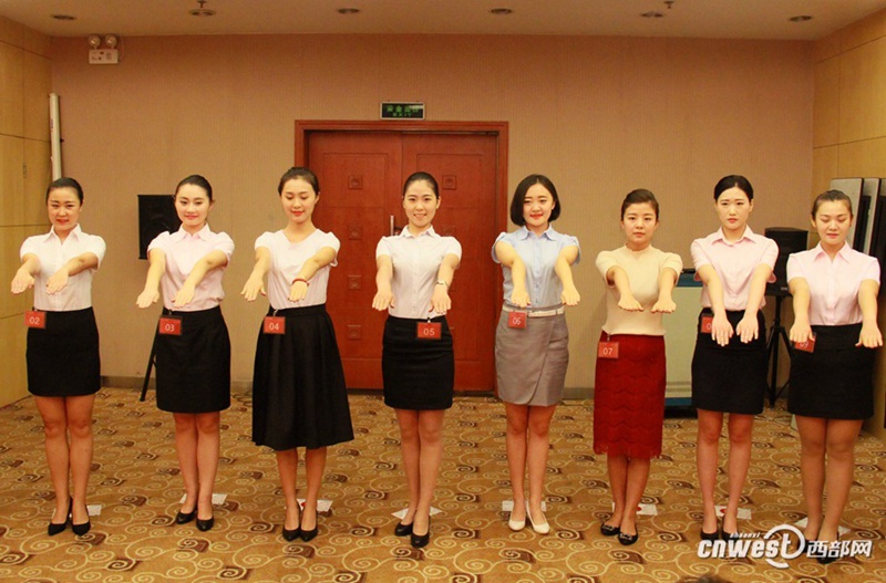 400 pretty faces vie for becoming flight attendants
