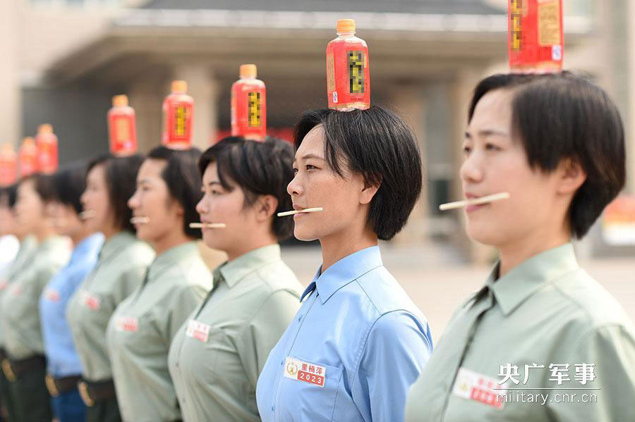 Charming Chinese female soldiers