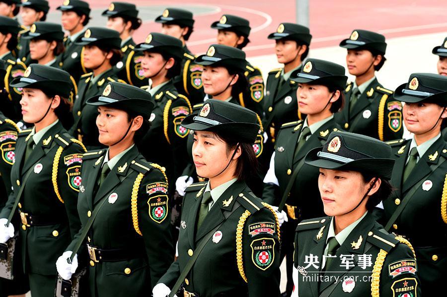 Charming Chinese female soldiers