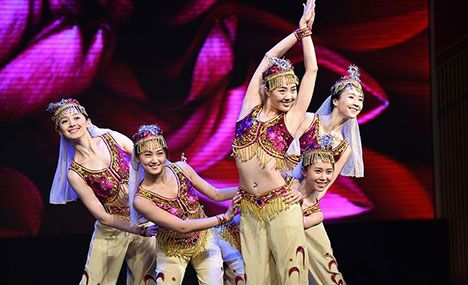 Charming Chinese female soldiers