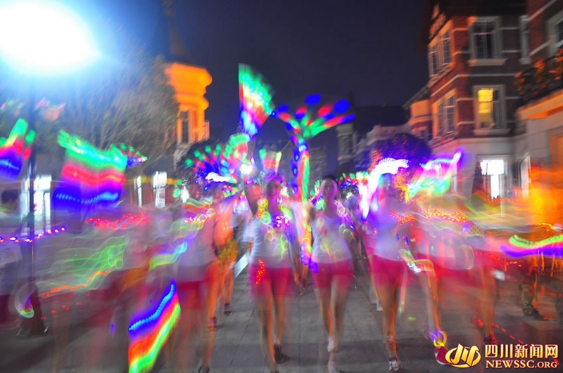 College students hold Nigh Run on the first day of school