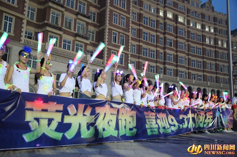 College students hold Nigh Run on the first day of school