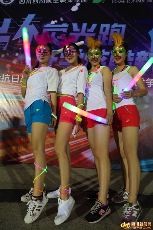 College students hold Nigh Run on the first day of school