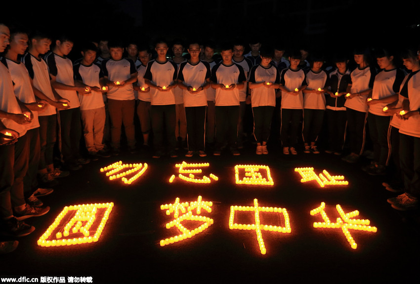 High school students light candles to commemorate V-Day