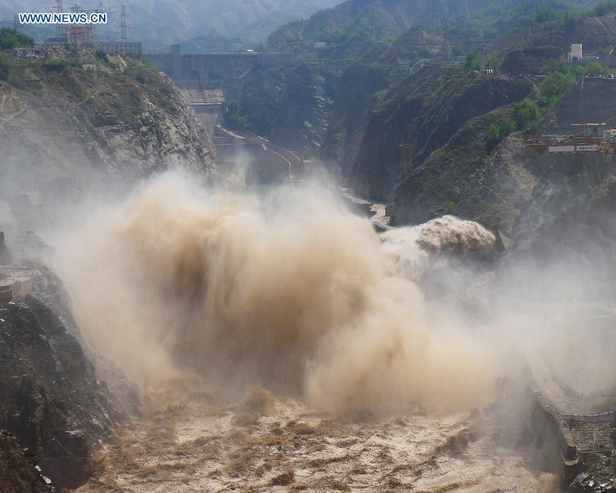 Rock plug demolished on Yellow River