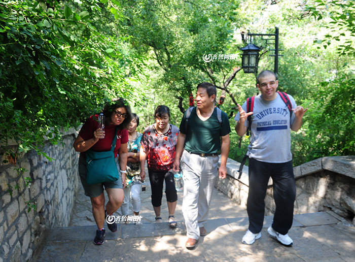 Wife of American historian revisiting Jinan with their autistic son