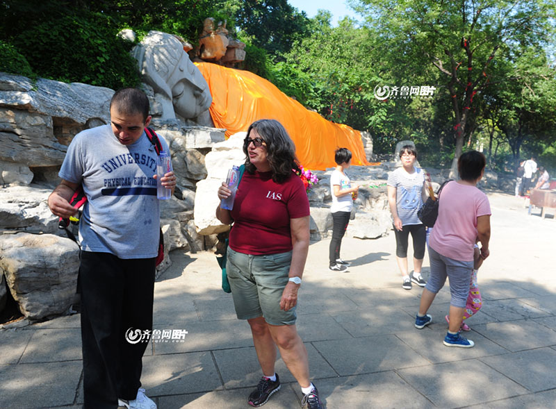 Wife of American historian revisiting Jinan with their autistic son